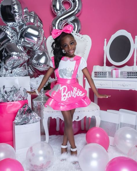 Toddler Barbie Photoshoot, Barbie Themed Birthday Party Outfit, Barbie Photoshoot Ideas Kids, Barbie Theme Photo Shoot, 7th Birthday Party For Girls, Barbie Silhouette Party, Girls Barbie Birthday Party, Barbie Shoot, Threenager Party