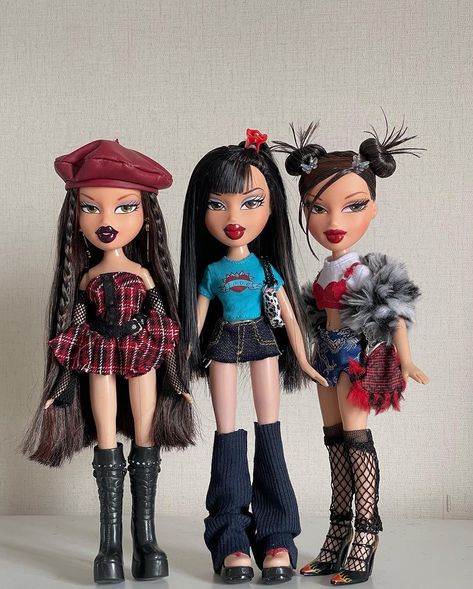 Iconic Bratz Outfits, Bratz Dolls Costumes, Bratz Dolls Halloween Costumes, Rockstar Bratz, Bratz Doll Costume, Bratz Costume, Bratz Doll Halloween Costume, Bratz Clothing, Bratz Aesthetic Outfit