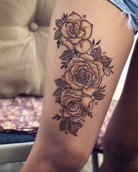 Rose henna tattoo floral henna design Henna Designs Rose, Floral Henna Tattoo, Rose Henna Tattoo Designs, Roses Henna Design, Rose Tattoo Henna, Rose Henna Tattoo, Rose Henna Design Simple, Henna Rose, Rose Henna Design