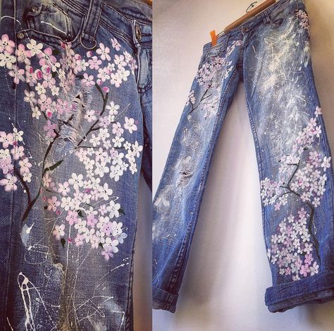 Cherry Blossom Jeans, Cherry Blossom Clothes, Cherry Blossom Outfit, Clothing Painting, Custom Jeans Diy, Cherry Blossom Theme, Designing Clothes, Cherry Blossom Painting, Flower Jeans