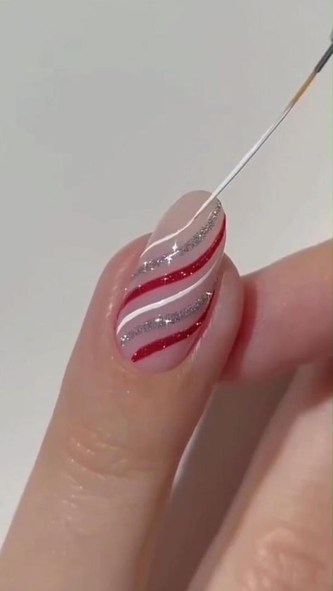 Simple Nail Art Videos, Quick Nail Art, Nail Art Diy Easy, Nail Art Designs Images, Glittery Nails, Gel Nail Art Designs, Nail Art For Beginners, Fancy Nails Designs, Finger Nails