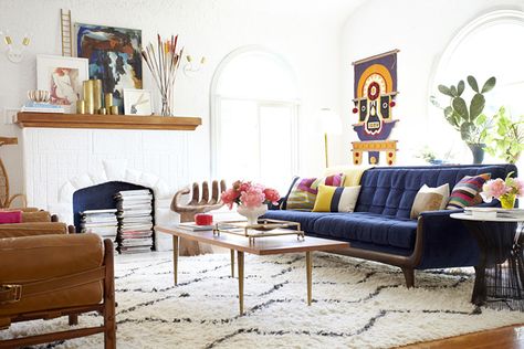 My Biggest Design Regrets – And What You Can Learn From Them Emily Henderson Living Room, Blue Couch Living, Blue Couch Living Room, Blue Velvet Sofa, Emily Henderson, Sofa Colors, Chic Living Room, Design Del Prodotto, Mid Century Decor