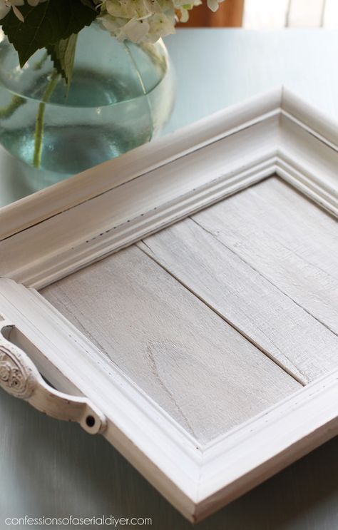 White-washed DIY Wood Tray made form an old frame and fence pickets. confessionsofaserialdiyer.com Cadre Photo Diy, Picture Frame Tray, Picture Frame Crafts, Diy Tumblr, Frame Tray, Home Design Diy, Diy Tray, Diy Upcycling, Diy Picture Frames