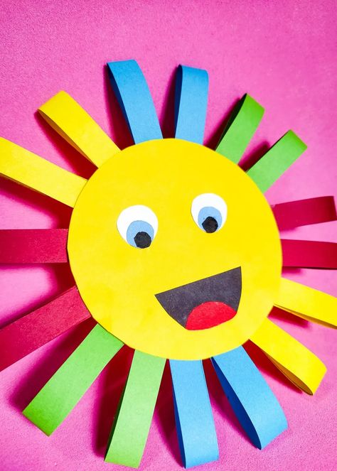 Summer is almost here! Make the most of your children's sunny days by engaging them in these sun-themed crafts and activities. Enjoy exploring the delights of summer with the printable sun template! Kids can use it to create lovely sun catchers, collages, paintings, and more. All of these activities are perfect for preschoolers until second grade who want to enjoy the warmth of the sun while making arts and crafts this summer! Construction Paper Art, Sunshine Crafts, Sun Crafts, Construction Paper Crafts, Kids Origami, Homeschool Crafts, Cool Paper Crafts, Fun Crafts To Do, Easy Arts And Crafts