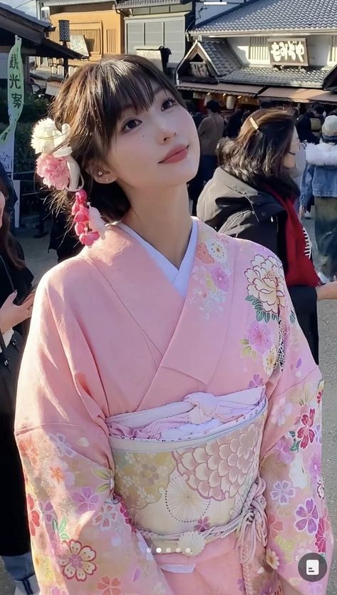 Japan Girl Outfit, Japanese Yukata Women, Yukata Aesthetic, Japanese Woman Aesthetic, Traditional Kimono Japan, Pink Kimono Outfit, Japan Traditional Clothes, Pink Yukata, Japanese Kawaii Aesthetic