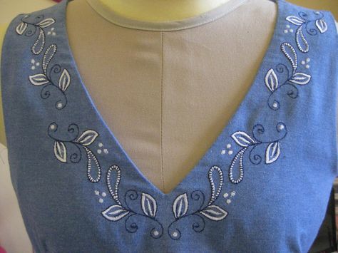 Embroidery V Neck Designs, Neckline Embroidery Designs, Yoke Embroidery, Surface Ornamentation, Kasuti Embroidery, Embroidery Pictures, Embroidery Kurti, Neckline Embroidery, Laundry Room Renovation