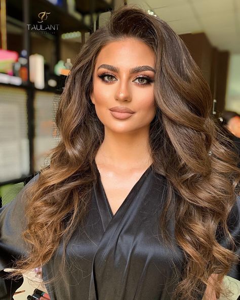 Dramatic Wedding Hairstyles, Shiniyon Hair 2022, Big Hair For Wedding, Miss Universe Hairstyles, Long Soft Waves Wedding Hair, Volume Bridal Hair, Big Wedding Hair Down, Bridesmaid Hairstyles Glam Waves, Hollywood Glam Bridesmaid Hair