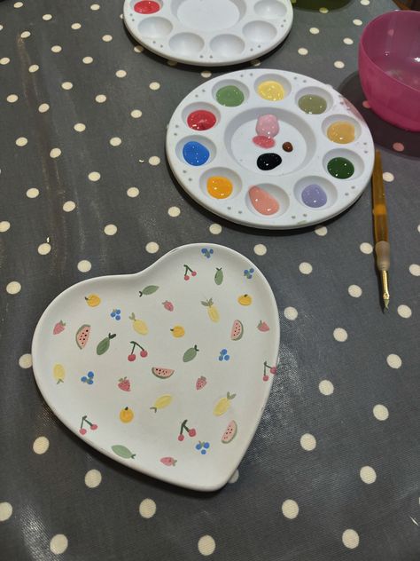 U Paint It Pottery Ideas, Fruit Bowl Painting Ideas, Cute Pottery Painting Ideas Fruit, Cute Summer Pottery Painting Ideas, Pottery Painting Inspo Fruit, Fruit Pottery Bowl, Painted Plates Ideas Aesthetic, Fruit Plate Pottery, East Pottery Painting Ideas