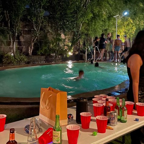 Frat Pool Party, Frat House Aesthetic, Frat House Party, Frat Aesthetic, Halloween Pool Party, House Party Aesthetic, Frat House, Frat Party, Beach Photo Inspiration