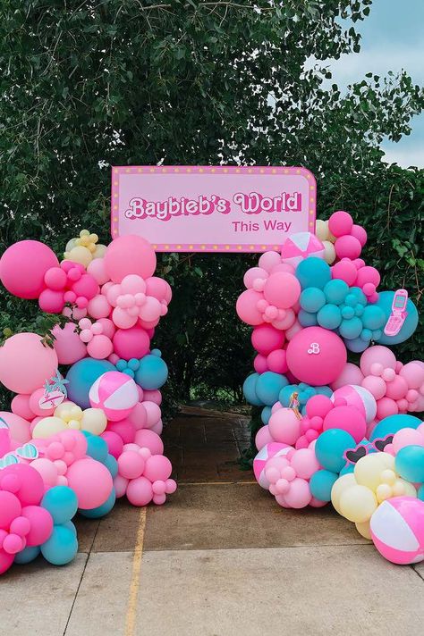 Barbie Party Balloons, Barbie Birthday Party Balloons, Barbie You Can Be Anything Party, Barbie Garden Party, Themed Pool Party Ideas, Kids Barbie Party, Barbie Beach Party, Barbie Kids Party, Barbie Pool Party Ideas