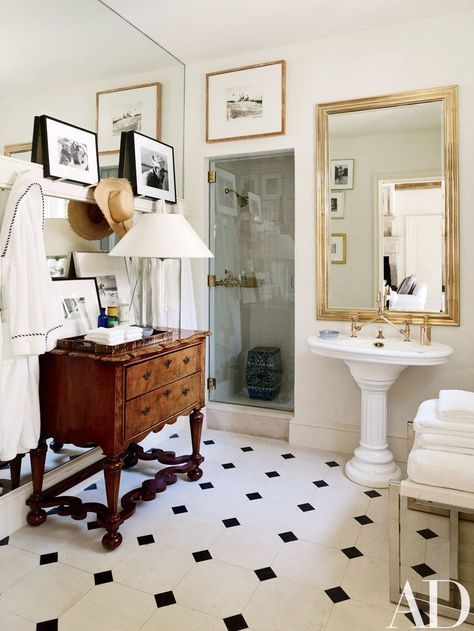 Ralph Lauren's Refined Homes and Chic Madison Avenue Office Photos | Architectural Digest Ralph Lauren House, Decorating With Antique Furniture, Ralph Lauren Interiors, Bad Inspiration, Black And White Tiles, Madison Avenue, Vintage Bathroom, Traditional Bathroom, Beautiful Bathrooms