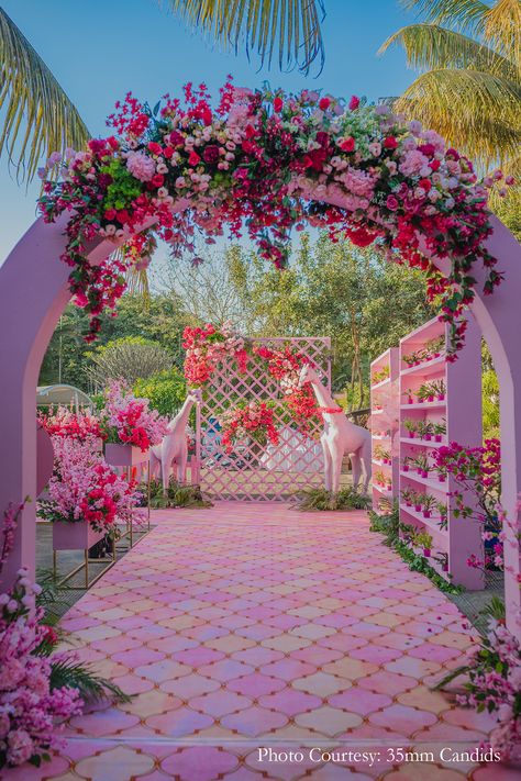 Wedding Dresses Outdoor, Outdoor Wedding Dresses, Reception Decoration Ideas, Pastel Wedding Decorations, Outdoor Wedding Decor, Wedding Decorations Ideas, Outdoor Tent Wedding, Mehendi Decor Ideas, Wedding Entrance Decor