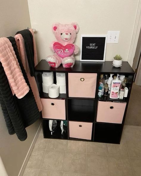 Girl Apartment Decor, Apartment Decorating Living, Girly Apartments, Girly Apartment Decor, Luxury Room Bedroom, First Apartment Decorating, Beauty Room Decor, Restroom Decor, Apartment Living Room Design