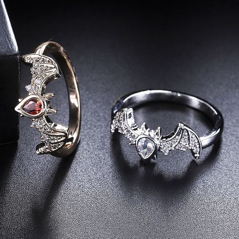 Gothic Jewelry Rings, Bat Ring, Bat Animal, Edgy Jewelry, Gothic Rings, Dope Jewelry, Couple Jewelry, Funky Jewelry, Halloween Jewelry