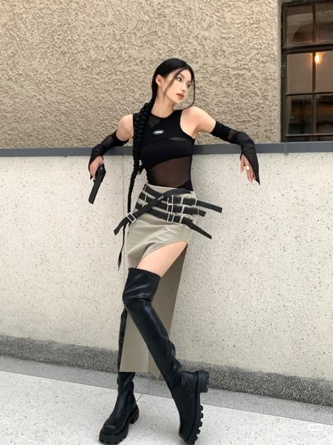 Cyberpunk Outfit Skirt, Kpop Techwear, Cyberpunk Outfits Female, Futuristic Fits, Cyberpunk Outfit Women, Techwear Outfits Women, Dystopian Aesthetic Clothes, Cyberpunk Fashion Women, Black N White Aesthetic