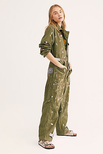 Jumpsuits for Women | Cute Boho Jumpsuits | Free People Artist Outfit Style, Artist Outfit, Boiler Suit, Poses Photography, Printed Jumpsuit, Vintage Casual, Photography Nature, Vintage Photography, Painting Style