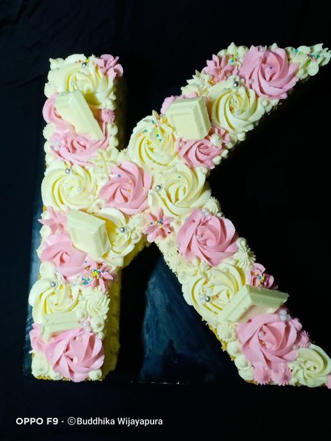 Letter K for a girl K Cake, Letter Cakes, Cake Decorating Designs, Cake Mix Cookies, Letter K, Cup Cakes, Cookie Cake, Birthday Candles, A Girl