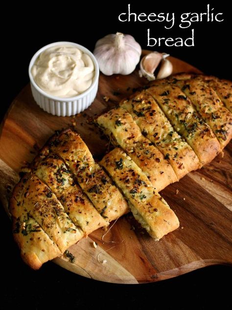 garlic bread Dominos Garlic Bread, Easy Garlic Bread Recipe, Domino Pizza, Hebbars Kitchen, Cheesy Garlic Bread Recipe, Bread Garlic, Jewish Foods, Eggless Cakes, Pizza Homemade