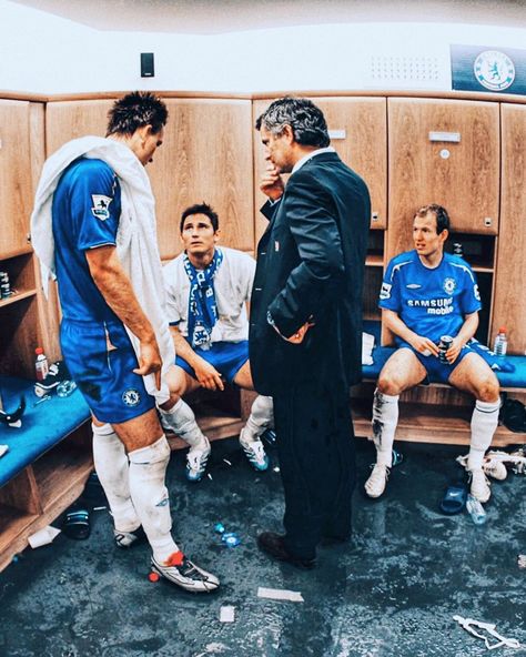 Photos of Football on Instagram: “Chelsea. (📸: CFC) #chelsea #cfc #mourinho #robben #lampard #terry #franklampard #johnterry #pic #picoftheday #photo #photooftheday” Mourinho Chelsea, Lampard Chelsea, John Terry, Kareem Abdul Jabbar, Chelsea Fc, May 23, Photo Editing, Chelsea, Lego