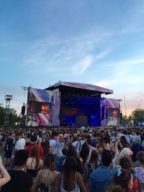 Outdoor Festival Aesthetic, Wireless Festival Aesthetic, Festival Vibes Aesthetic, Festival Aesthetic Uk, Festival Astethic, Summer Smash Festival, Wireless Concert, Sundown Festival, Summer Festival Aesthetic