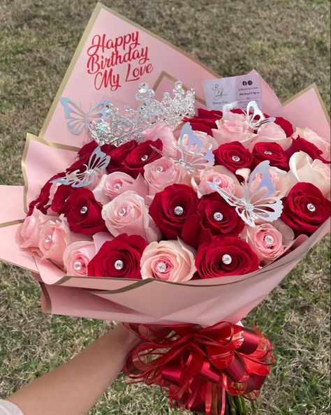 Pretty Roses Bouquets, Valentine Flowers Bouquet Romantic, Ramos For Quinceanera, Custom Flower Bouquet, 20 Roses Bouquet, Valentine Roses Bouquet, Eternal Flower Bouquet Ideas, Birthday Roses Bouquet, Eternal Rose Bouquet