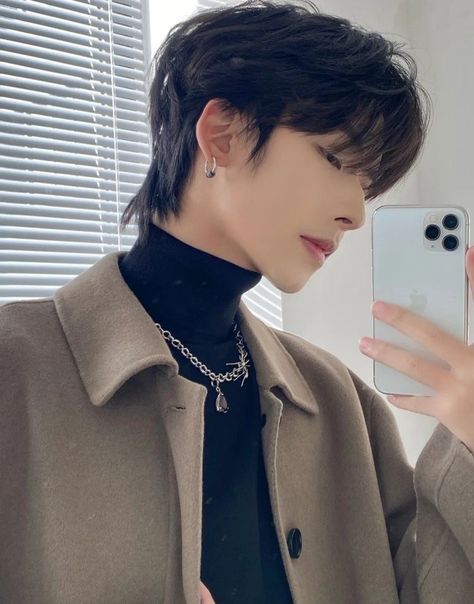 Messy Korean Hair Men, Korean Male Haircut Bangs, Messy Male Hair, Two Block Mullet, Korean Male Haircut, 2 Block Haircut Men, Asian Male Haircut, Short Hairstyles Male, Korean Men Haircut