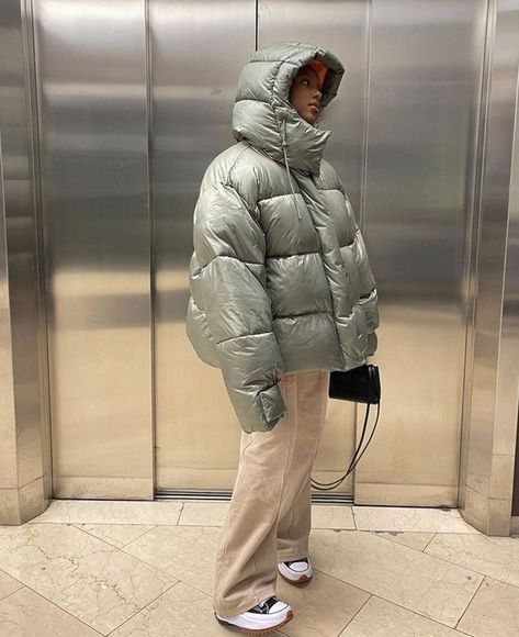 Oversized Outfit Street Style, Big Puffer Jacket Outfit, Oversized Puffer Jacket Outfit, Winter Puffer Jacket Outfits, Oversized Jacket Outfit, Puffer Outfit, Oversized Puffer Coat, Oversize Outfit, Drip Fits