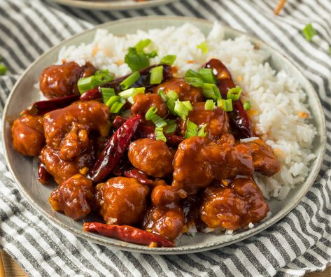 Easy Chinese Chicken Recipes, Poulet General Tao, Chicken Orange, Chinese Desserts, Chinese Chicken Recipes, Cheeseburger Recipe, Crispy French Fries, Family Fresh Meals, General Tso