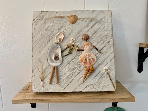 OceanInspiredDesign - Etsy Seashell Friends, Seashell People, Seashell Artwork, Shell Artwork, Beach Wall Hanging, Shell Ideas, Beach Wedding Gifts, Seashell Wedding, Seashell Projects