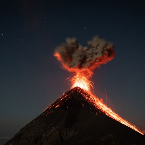 One of the biggest tourist attractions in Guatemala is hiking the terrifying Acatenango Volcano. This hike is challenging, but you get one of the most incredible views at the top of the volcano of the erupting Fuego Volcano up close and personal (at a safe distance, of course) 🌋 The entire hike takes 1.5 days, with a night spent in a cabin or tent at the base camp near the summit. You can even opt for an extra hike up to the Fuego Ridge to watch the volcano erupt every 15 minutes after suns... Volcano Aesthetic, Fuego Volcano, Acatenango Volcano, Targaryen Family Tree, Crimson Moon, Erupting Volcano, Earth Photography, Volcano Eruption, Guatemala Travel