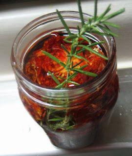 Homemade Sundried Tomatoes, Garlic Infused Oil, Infused Oil Recipes, Sundried Tomato Recipes, Sun Oven, Oven Dried Tomatoes, Preserving Tomatoes, Sundried Tomato Pesto, Solar Cooking