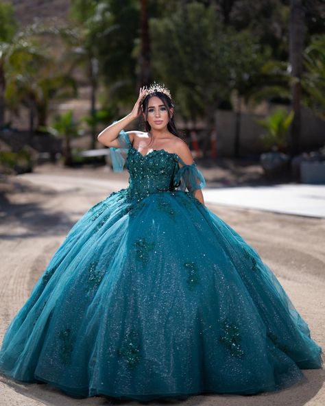 Teal Quinceanera Dresses, Turquoise Quinceanera Dresses, Teal Gown, Xv Dresses, Mexican Quinceanera, Quince Themes, Green Quinceanera Dresses, Mexican Quinceanera Dresses, Quinceanera Themes Dresses