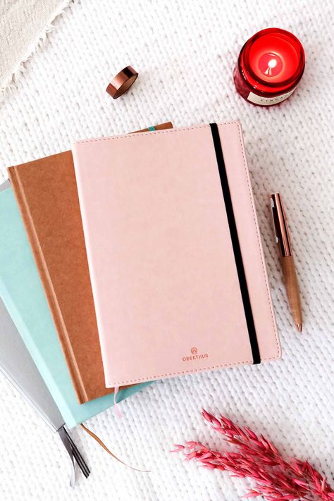 Carnet pour bullet journal : lequel choisir ? Retrouvez un comparatif de plusieurs carnets dans cet article ! Student Organization, Classroom Setup, Too Cool For School, Mirror Designs, Secret Santa, Journal Notebook, The Dreamers, Bullet Journal, Notebook