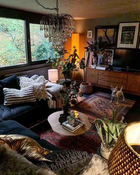 Moody Eccentric Living Room, Dark Boho Astethic, Dark Eccentric Decor, Cozy Dark Apartment Aesthetic, Moody Bohemian Living Room, Dark And Cozy Home, Cozy Dark Living Room Ideas, Dark Eclectic Maximalism, Dark Home Decor Cozy Living