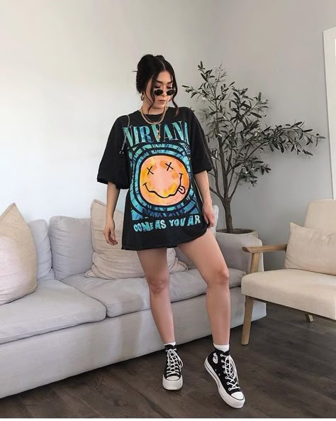 Oversized Outfit Aesthetic, Rue 21 Outfits, All Star Outfits, 1975 Concert, Outfits Wardrobe, Tomboy Fits, Oversize Tshirt Outfits, Oversize Outfit, Converse Outfit