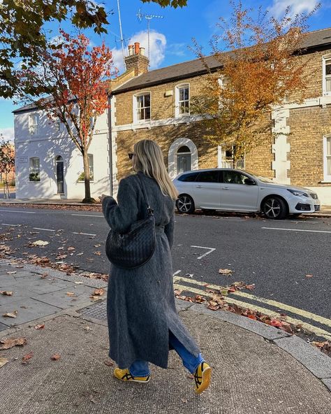 Lucy Williams (@lucywilliams02) • Instagram photos and videos Commute Outfit, Lucy Williams, Trending Flats, Workwear Style, Runway Outfits, Cozy Accessories, Sweater Trends, Fast Forward, Special Occasion Outfits