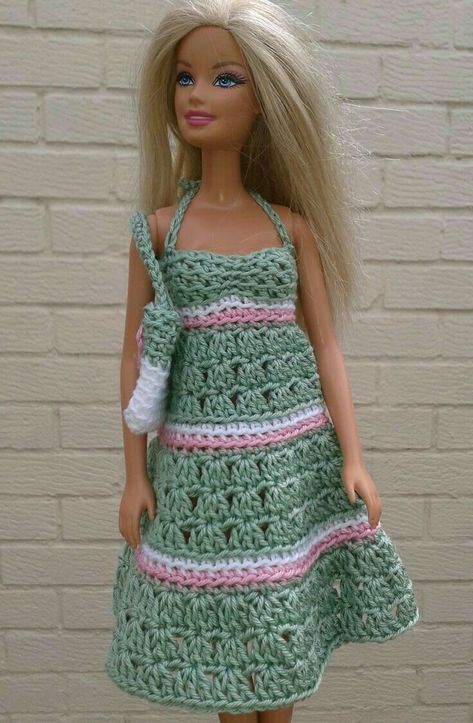 Bag Free Crochet Pattern, Crochet Barbie Patterns, Crochet Doll Clothes Free Pattern, Green Sundress, Crochet Doll Clothes Patterns, Barbie Knitting Patterns, Barbie Dress Pattern, Sewing Barbie Clothes, Crocheted Dress