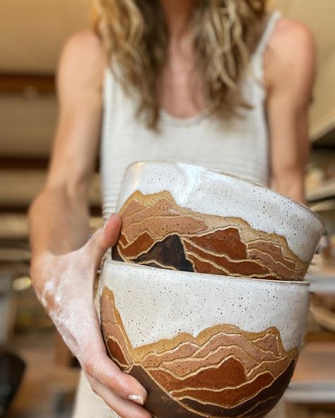 Carved Ceramic Bowls, Mountain Ceramic Painting, Pottery Mountains, Mountain Carving Pottery, Pottery Gift Ideas, Ceramic Mountain, Aesthetic Pottery, Mountain Bowl Pottery, Mountain Mug Pottery