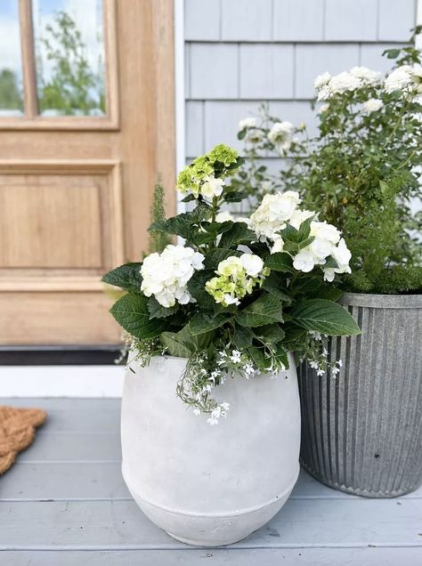 Diy Large Planters, Outdoor Home Design, Beautiful Planters, Front Porch Flower Pots, Front Door Planters, Front Porch Plants, Front Porch Flowers, Front Porch Planters, Summer Planter