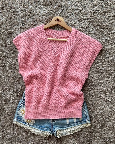 Knit Classic V-Neck Vest – zNooi cRaft cOrner Irish Moss Stitch, Knit Vest Pattern Free, Moss Stitch Pattern, Ladies Knitting Patterns, Vest Pattern Free, V Neck Vest, Knitted Toys Free Patterns, Knit Vest Pattern, Knitting Instructions