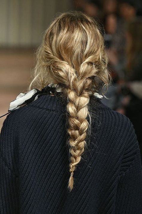 Messy Braids, Plaits Hairstyles, Fishtail Braid, Trending Hairstyles, Long Braids, Carrie Bradshaw, Grunge Hair, 가을 패션, Aesthetic Hair