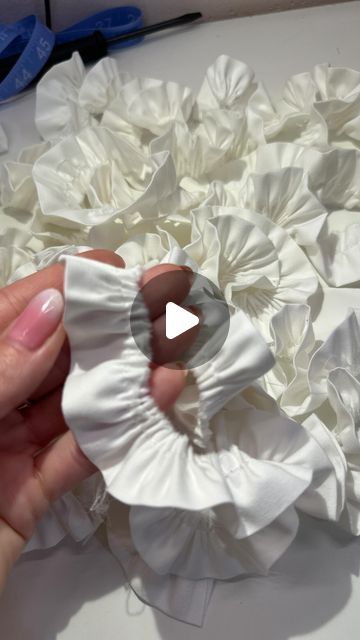 AGStudio-Anna Gardulski on Instagram: "I recently learned a new technique to achieve nice rich and fat ruffles on my existing ruffle foot.   How simple it is it takes caution as your finger gets close to sewing needle…   So what is this technique??? Place your index finger behind your ruffle foot and let it act as a stopper. Blocking the fabric movement will increase in size if gathered fabric, giving you in return big fat ruffles 🥰🪡🌸  🌸Use this only if you project calls for big a fluffy ruffles!!! 🪡🌸  #sew #sewingtips  #sewingreels  #sewingtechniques  #sewingteacher  #sewistsofinstagram  #seamstress  #seamstresslife  #sewingroom  #sewingmachine  #ruffles  #memademay" Diy Ruffles How To Make, Frill Dress Ruffles Gowns, How To Sew Ruffles, How To Make Ruffles With Fabric, Flounce Dress Pattern, Diy Ruffle Sleeve, Ruffle Neck Design, Organza Ruffle Top, Fabric Movement