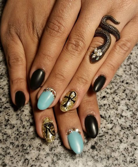 Cleopatra Nails Ideas, Eye Of Horus Nails, Egypt Nails Design, Egyptian Nails Designs, Egyptian Inspired Nails, Cleopatra Nails Egypt, Cleopatra Nails, Egyptian Acrylic Nails, Egypt Nails