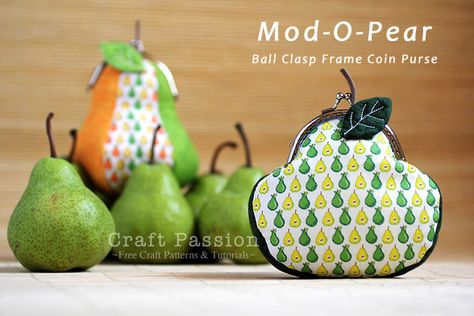 Pear Coin Purse. Woah. I have a million of these little coin purse hasps. I could do a whole bunch of fruit! Oranges, Apples, Pears, Grapes? Coin Purse Pattern, Coin Purse Tutorial, Purse Sewing Patterns, Purse Crafts, Purse Tutorial, Frame Purse, Sewing Purses, Diy Purse, Creation Couture