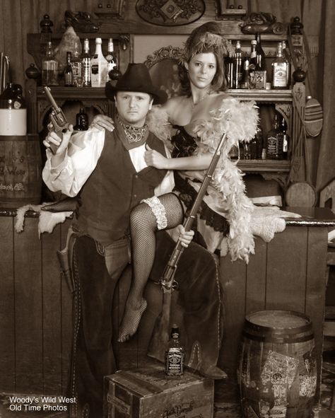 Wild West Party Theme, Old West Photos, Old Time Photos, Wild West Party, Saloon Girls, Western Photo, Vintage Photo Booths, Western Photography, Antique Photography