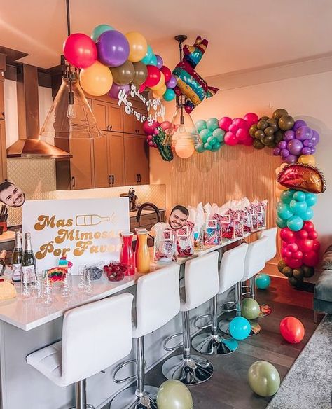 Bach Babes on Instagram: "Taco bout a bride! 💃🏻 🌮💓" Bachelorette Party Decor Ideas, Final Fiesta Bachelorette Party, Final Fiesta Bachelorette, Fiesta Bachelorette Party, Bachelorette Party Decor, Happy Friendsgiving, Party Decor Ideas, Bridal Bachelorette Party, Bachelorette Party Decorations