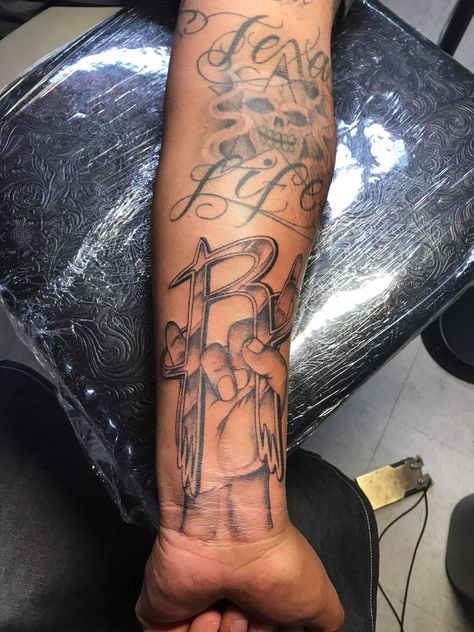 🤘🏼🤘🏼🤘🏼 Houston Chest Tattoo, 713 Houston Tattoos, Houston Sleeve Tattoo, Houston Tattoos Ideas, Houston Rockets Tattoo Ideas, Daniel Tattoo, Houston Tattoos, Rocket Tattoo, Texas Tattoos