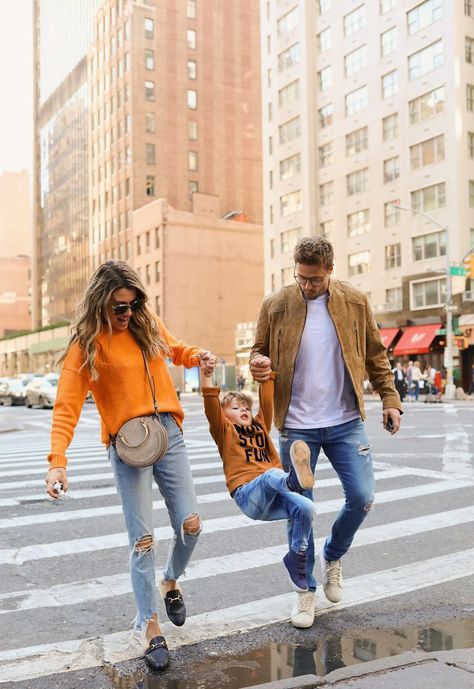 NYC Family Travel Diary Family Photoshoot Outfits, City Family, Dream Family, Hello Fashion, Fall Photoshoot, Family Photo Outfits, Family Fashion, Photo Couple, Co Parenting