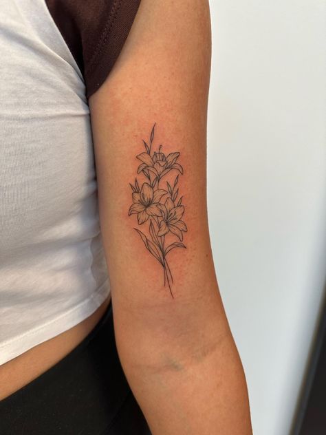 Women’s Bicep Tattoo, Lilly Tattoo Design, Lillies Tattoo, Earthy Tattoos, Lily Flower Tattoos, Flower Tattoo Ideas, Bouquet Tattoo, Bicep Tattoo, Petite Tattoos