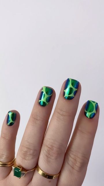 Alien Chrome Nails, Alien Nails Short, Chrome Pattern Nails, 3 Colour Nails, Cyberpunk Nail Art, Alien Nails Acrylic, Gel Green Nails, Romantic Nails Designs, Alien Nails Design